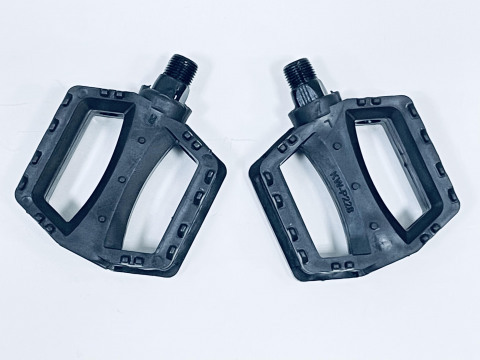 Педаль пластиковая KW-P228 резьба 9/16", код 41211